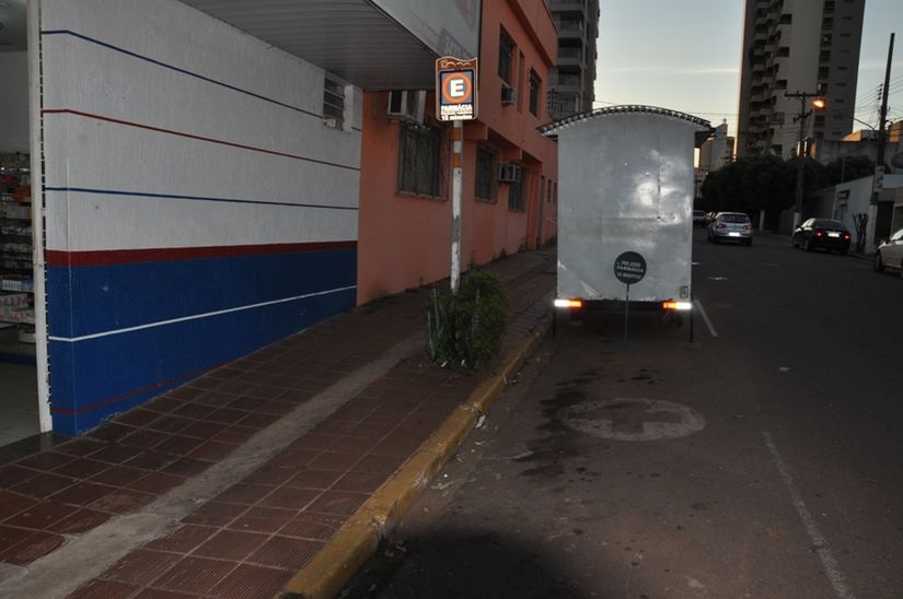 Câmara discute projeto que impede reserva de vagas de estacionamento em farmácias e congêneres