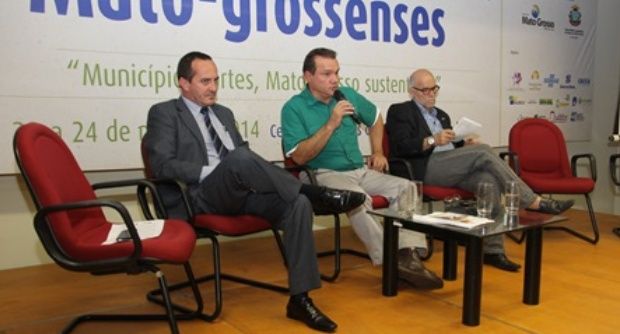 Prefeitos cobram de deputados defesa de temas de interesse dos municípios