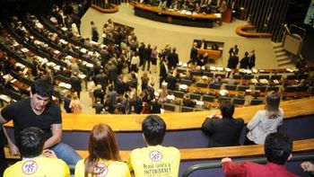Sob pressão popular, deputados rejeitaram PEC que impedia Ministério Público de fazer investigações