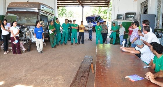 Ananias Filho visita empresa e diz que pretende construir dez mil casas populares