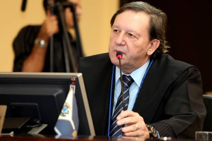 Novelli toma posse como presidente do TCE