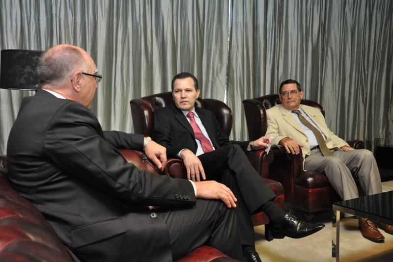 Visando reforçar laços, embaixador da Alemanha é recebido por Silval Barbosa