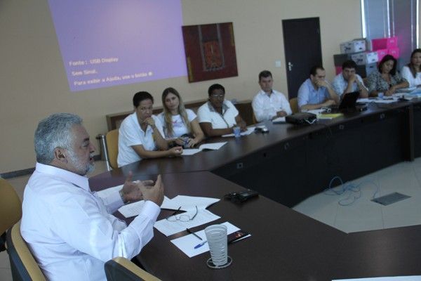 Prefeito reafirma disposição em fazer revisão das carreiras e corrigir distorções salariais