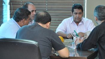 Reunião secreta: Prefeito conversa com vereadores e pede apoio para mudar lei orgânica