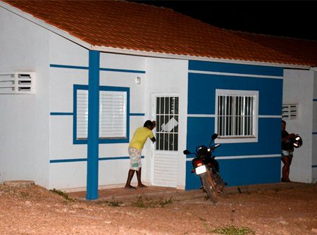 Terra de ninguém: Casas invadidas já são 'vendidas' por até R$ 200