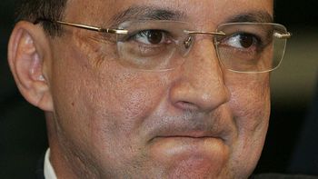 Cachoeira comparece a CPMI, mas se mantém em silêncio 