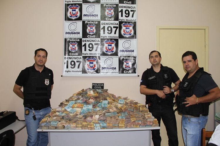 Polícia Civil apreende R$ 3,2 milhões e suspeito oferece propina para ser liberado