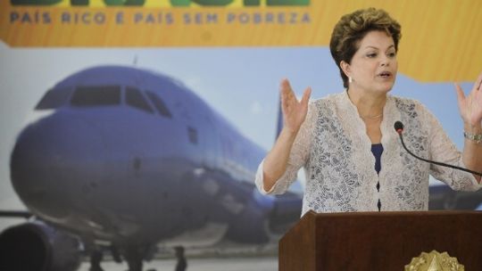 Discurso x Prática : Dilma promete defender direitos dos consumidores, mas protege concessionárias