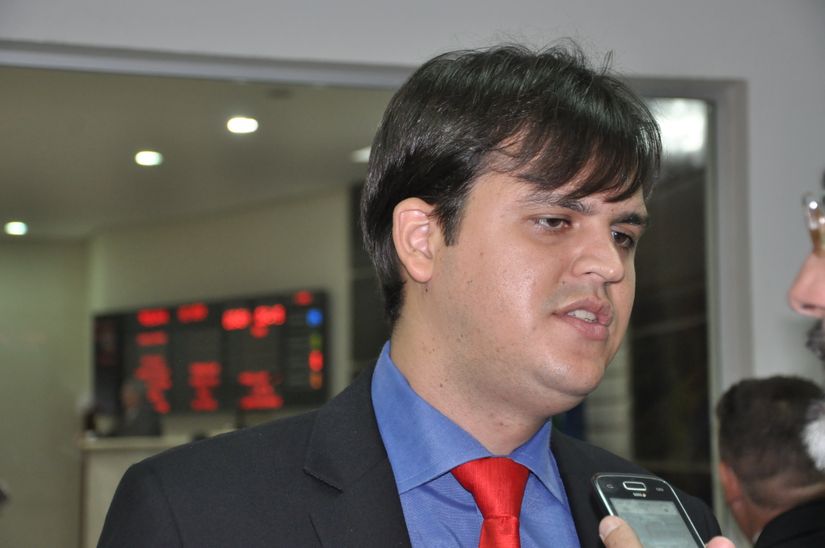Fim da gestão do PMDB e desejo de reeleição fazem vereador 'relembrar' da Unemat