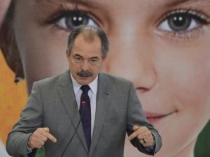 Mercadante retoma previsão de R$ 112 bilhões para saúde e educação em dez anos