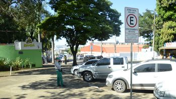 Vereadores querem explicações da empresa que administra estacionamento rotativo