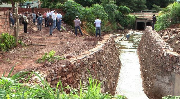 Vereador petista cobra promessa de retomada das obras de canalização do Canivete