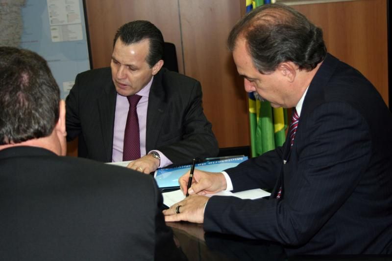 Em reunião com o MEC, Silval afirma a criação do curso de medicina em três pólos do Estado