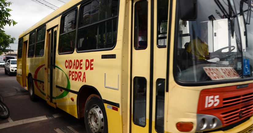 Vereadores enrolam para fazer audiência para debater concessão do transporte público
