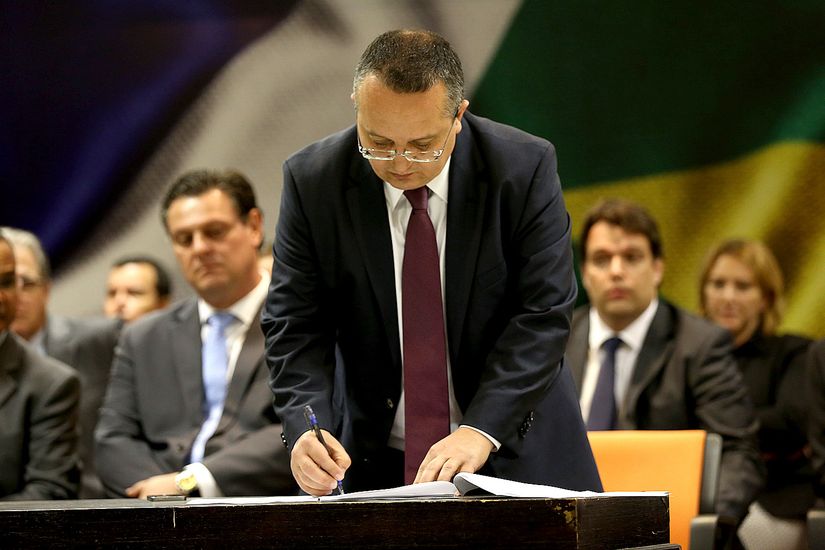 Taques veta projeto dos supersalários
