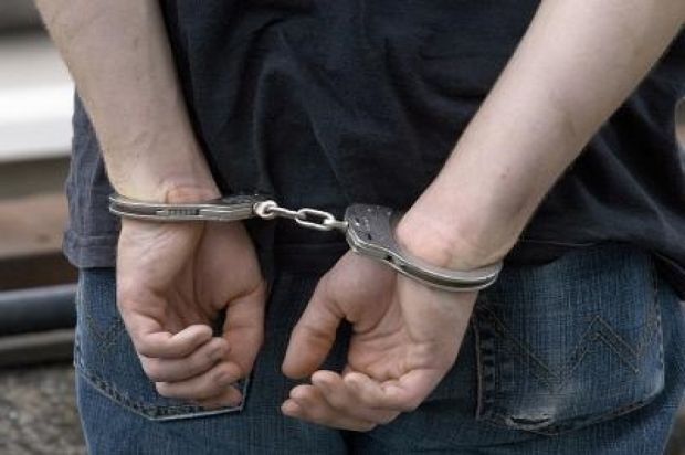 Homem é preso por receptação de moto roubada e tráfico de drogas