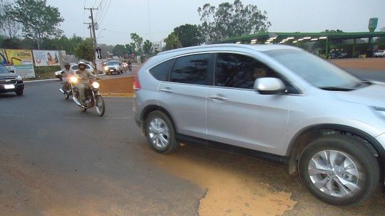 Rotatórias inauguradas há menos de um mês já apresentam problemas no pavimento