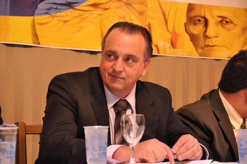 Pedro Henry e o acúmulo de cargos