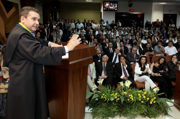 Sérgio Ricardo toma posse no Tribunal de Contas do Estado