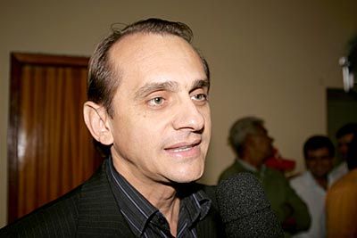 Justiça Federal bloqueia bens de Wilson Santos