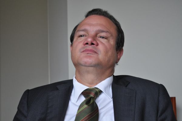 Wellington silencia sobre prisão de Delcídio Amaral e mira liderança do governo