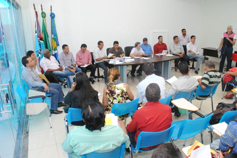 Lideranças comunitárias se reúnem com vice-prefeito para apresentar reivindicações