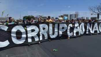 Em Brasília manifestantes pedem expropriação dos bens de corruptos e corruptores