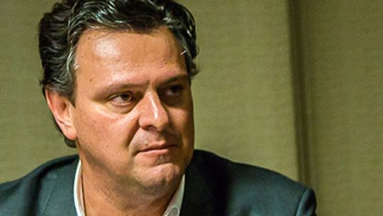 Cacique não, empresário, por favor
