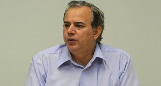 Cozinhando com Silval: Governador reduz poderes, mas promete manter Secretário de Saúde