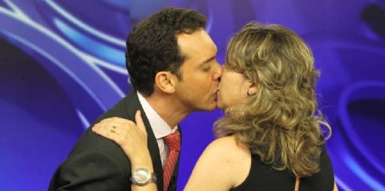 Na falta de propostas, até beijo na boca ganha destaque nas eleições em Cuiabá