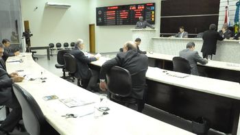 Vereadores adiam votação de projeto sobre o Sanear e preparam audiências da Lei Orçamentária