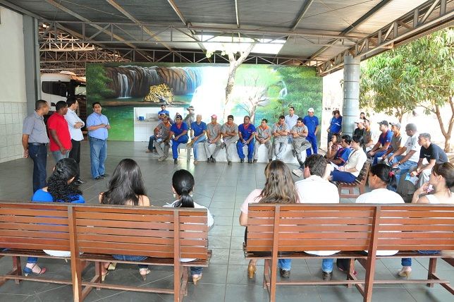 Ananias Filho (PR) realiza maratona de visitas pela cidade