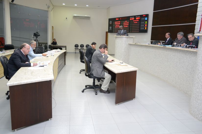 LDO é aprovada com 11 emendas 