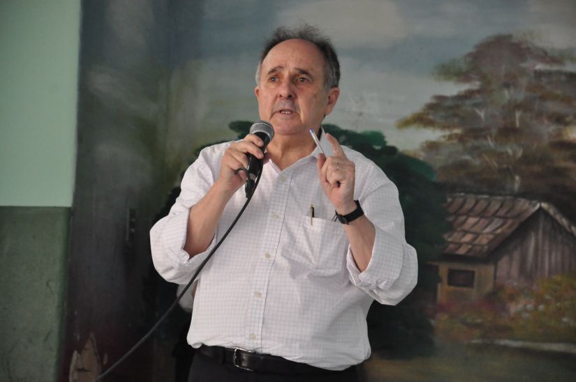 Cristovam Buarque defende federalização da educação básica como condição ao desenvolvimento do País