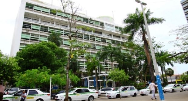 Sem Sujeira: Cemat é multada por jogar resíduos em calçadas de Cuiabá