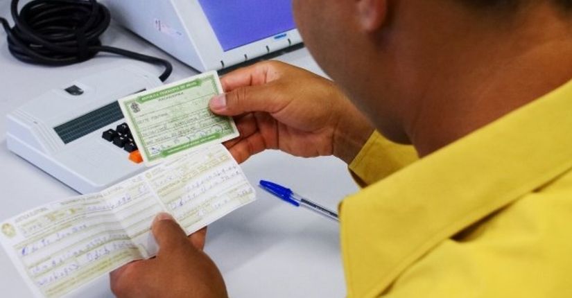 Eleitor fora do domicílio terá de justificar a ausência da votação em 60 dias