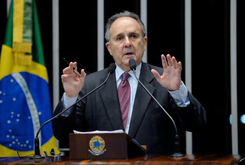 Olhar do cidadão: Cristovam Buarque defende estudantes e questiona estabilidade no emprego