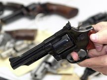 Sancionada lei que permite porte de arma a agentes e guardas prisionais