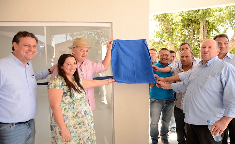 Com presença do vice governador, prefeito de Itiquira entrega obras à população