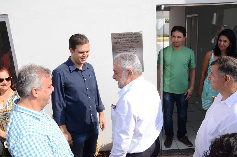 Prefeito inaugura Centro Multiuso no Conjunto São José, que abrigará cursos de qualificação