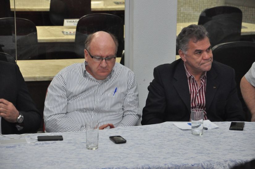 Ausência de deputados em audiência para debater caos na saúde é criticada