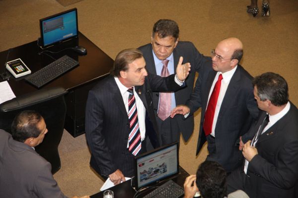 Críticas ao governador Silval Barbosa não passam despercebidas na sessão da AL