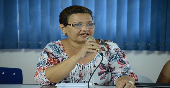 Secretária anuncia ações de saúde e transparece já estar em campanha