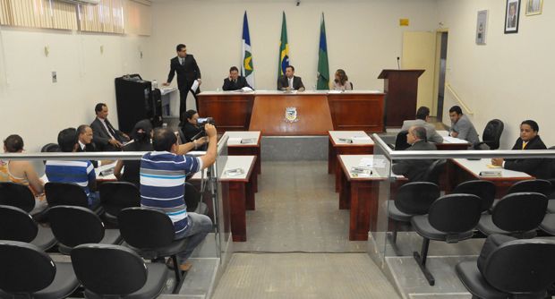 Câmara de Pedra Preta deve derrubar lei que 'turbina' salários de servidores