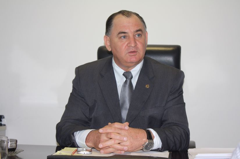 "Fico mais seguro de continuar trabalhando", diz Nininho após efetivação
