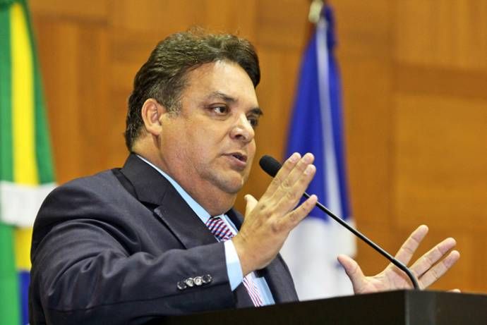Revoltado com a imprensa, Fabris pede que sejam informados valores pagos aos veículos de comunicação