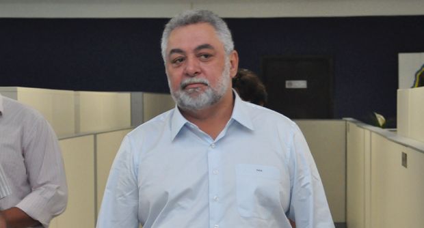 Percival inicia trabalhos e diz que prioridade é tapar buracos nas ruas da cidade