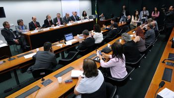 Entidades criticam contratação de médicos estrangeiros para trabalhar no Brasil