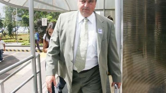 Contrariando o STF, Câmara deverá decidir sobre mandato de Henry