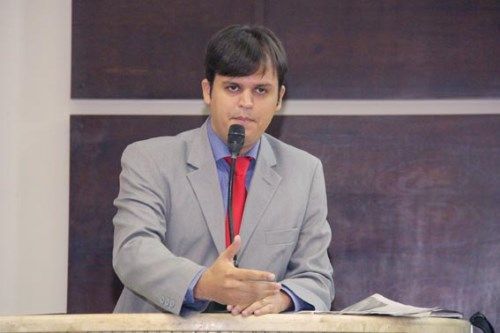 Vereador faz ‘politicagem barata’ sobre Centro de Multiuso